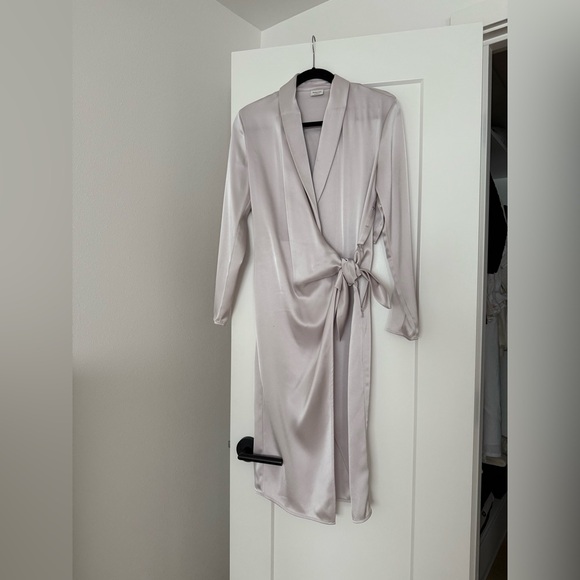 Babaton Dresses & Skirts - Aritzia Babaton bello dress in lilac